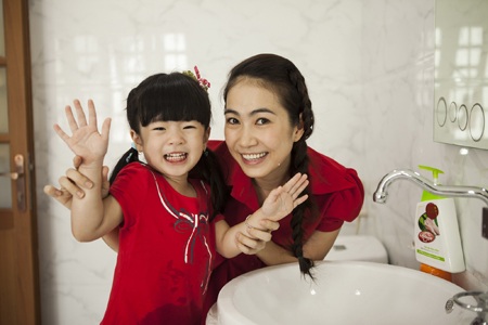 Thanh Thảo tâm sự cùng con yêu - 2 Thanh Thảo và con gái