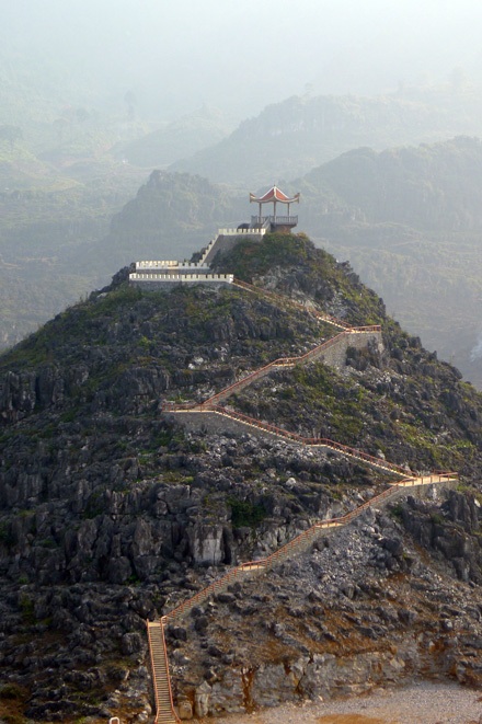 Đài ngắm cảnh trên cao nguyên đá Đồng Văn