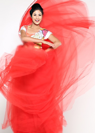 Hoa hậu Ngọc Hân tươi tắn với sắc đỏ - 2 Năm 2012, Hoa hậu Ngọc Hân tích cực tham gia giới thời trang Việt với tư cách là một thiết kế trẻ