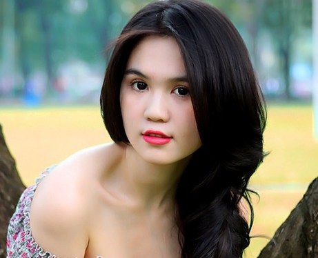 Khi 'gái hư' Việt mượn áo dài để vớt vát hình ảnh