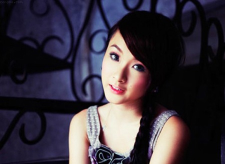 Khi 'gái hư' Việt mượn áo dài để vớt vát hình ảnh