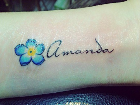 Bích Huyền săm tên con gái lên cánh tay