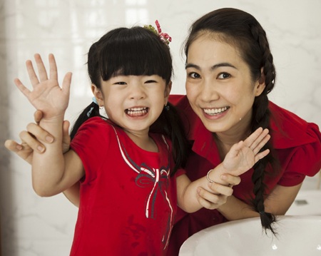 Thanh Thảo tâm sự cùng con yêu - 5 Thanh Thảo và con gái