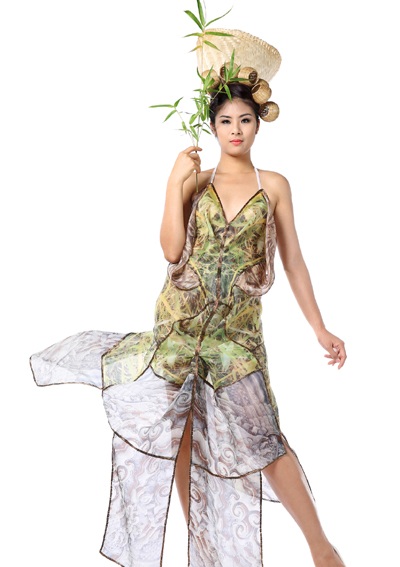 Hoa hậu Ngọc Hân trình diễn thời trang từ… tre - 7 H.H