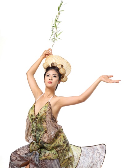 Hoa hậu Ngọc Hân trình diễn thời trang từ… tre - 10 H.H