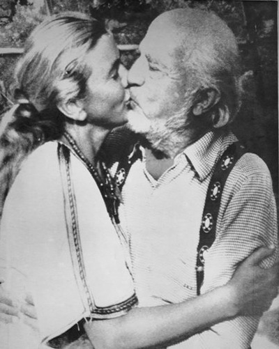 Bà Johnson ở thời điểm năm 1979 cùng chồng bà ông J. Seward Johnson Sr