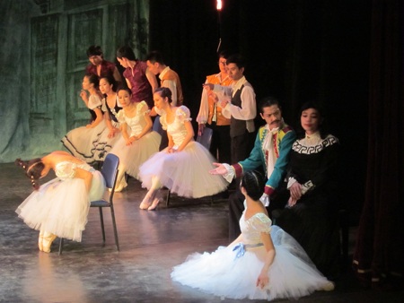 Một số hình ảnh trong vở ballet, Graduation Ball