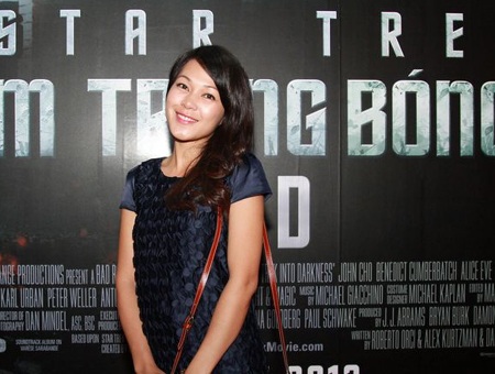 Tham gia buổi ra mắt phim tại TpHCM còn có diễn viên Đinh Y Nhung..