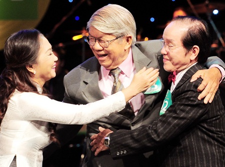 Quý ông chiếm lĩnh sân khấu Tiếng hát mãi xanh