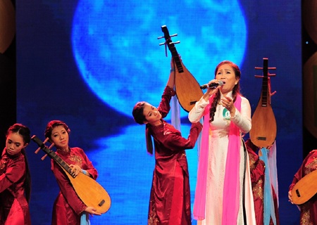 Quý ông chiếm lĩnh sân khấu Tiếng hát mãi xanh