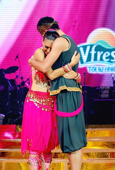 Vũ công Tisho đã dẫn dắt Ngô Thanh Vân đoạt cúp Vàng vô địch BNHV năm 2010.