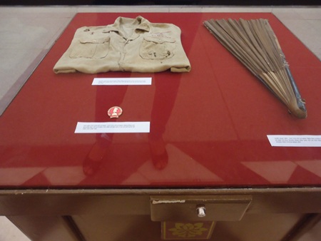 Cuốn sổ ghi chép những mẩu chuyện về Chủ tịch Hồ Chí Minh