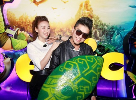 Kim Hiền đi xem phim cùng con và bạn trai mới - 7 Ngân Khánh chụp ảnh xì-tin cùng MC Ngọc Trai