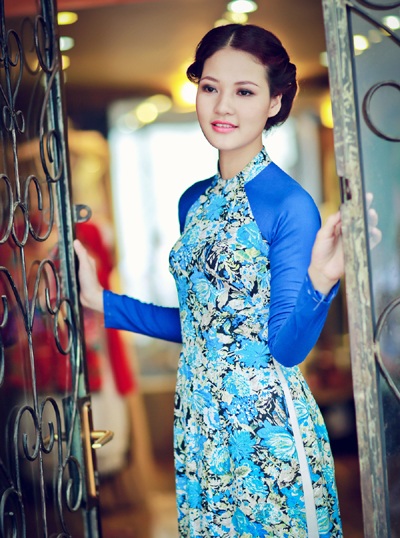 Hoa hậu Trần Thị Quỳnh đẹp nền nã với áo dài - 1 Hào Hoa