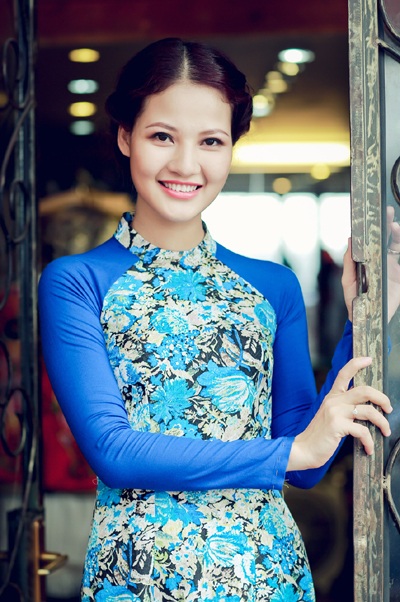 Hoa hậu Trần Thị Quỳnh đẹp nền nã với áo dài - 6 Hào Hoa