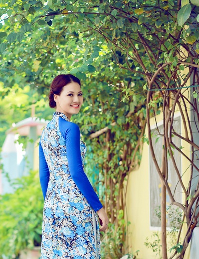 Hoa hậu Trần Thị Quỳnh đẹp nền nã với áo dài - 9 Hào Hoa
