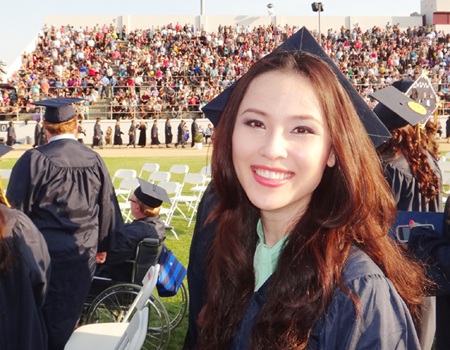 Á hậu Thái Như Ngọc tốt nghiệp 2 Đại học danh tiếng của Mỹ - 1 Thái Như Ngọc hạnh phúc trong ngày đón nhận bằng tốt nghiệp đại học tại Mỹ