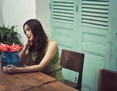 Hồ Quỳnh Hương tĩnh lặng bên cửa sổ - 4 Hào Hoa