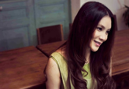 Hồ Quỳnh Hương tĩnh lặng bên cửa sổ - 7 Hào Hoa
