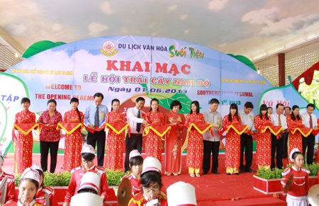Tưng bừng khai mạc lễ hội trái cây Nam bộ 2013 - 1 Tưng bừng khai mạc lễ hội trái cây Nam bộ 2013