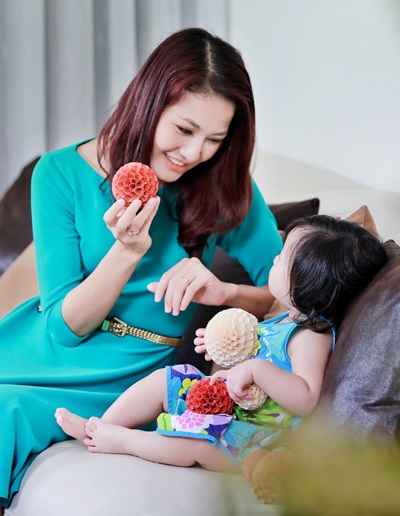 Hoa hậu Trần Thị Quỳnh ngọt ngào bên con gái - 3 Hào Hoa
