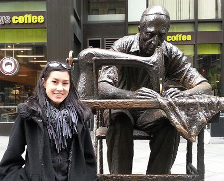 Phim Việt “vươn mình” thực hiện cảnh quay tại New York - 2 Kathy Uyên trong một cảnh quay ở New York