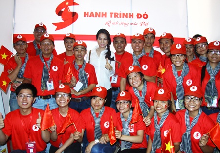 Trương Ngọc Ánh vận động hiến máu xuyên Việt - 3 V.A