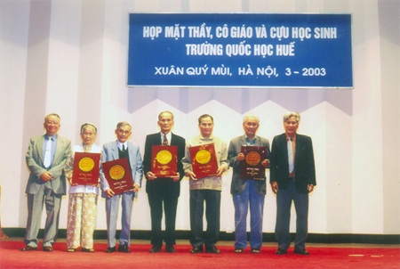 Những tư liệu quý về nhạc sỹ Trần Hoàn - 9 Trần Hoàn và Trần Phương Trà trong buổi giao lưu văn nghệ 7 trường ở Hà Nội