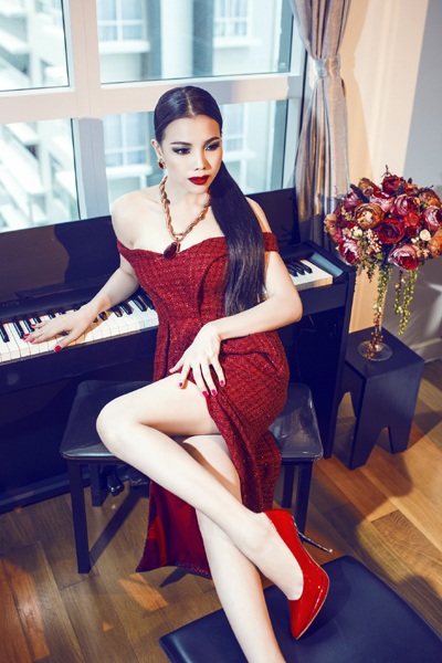 Trà Ngọc Hằng lột xác với hình ảnh… quý bà - 12 Hào Hoa