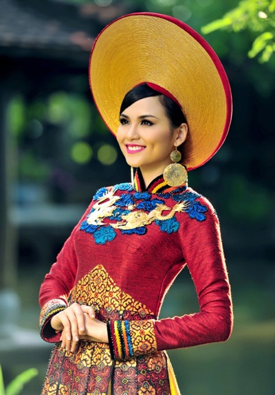Người đẹp Việt và những bộ Quốc phục ấn tượng với thế giới - 4 Người đẹp Việt và những bộ Quốc phục ấn tượng với thế giới