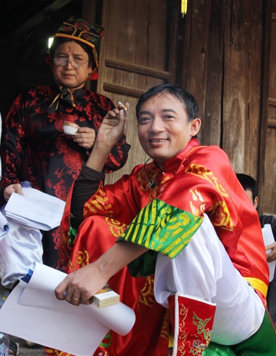 Từ bỏ “Táo Giao thông”, Chí Trung nhận vai “Bao Chảnh” - 3 Táo Giao thông Chí Trung bị bắt gặp đi quay tiểu phẩm hài tại Thạch Thất