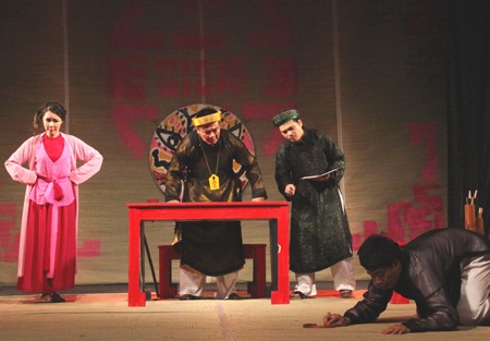 Cảnh trong vở Thị Hến