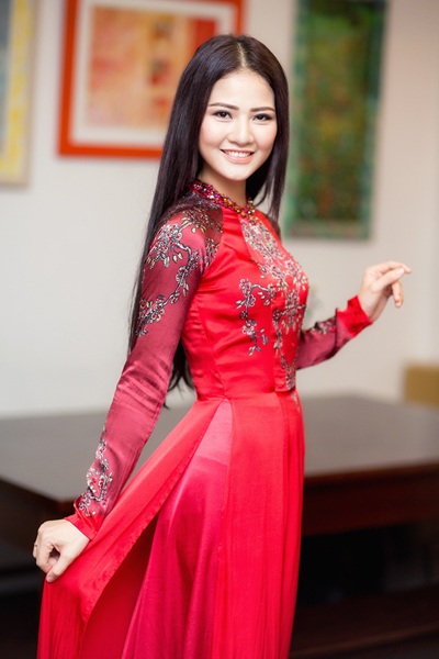Áo dài Trần Thị Quỳnh mặc đêm chung kết Mrs World bán giá 100 triệu - 3 Chiếc áo dài đã được bán với giá 100 triệu đồng