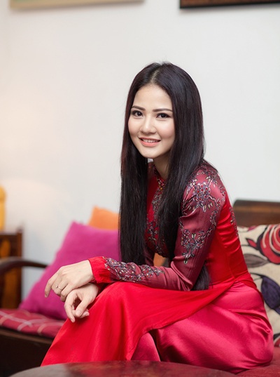 Áo dài Trần Thị Quỳnh mặc đêm chung kết Mrs World bán giá 100 triệu - 4 Chiếc áo dài đã được bán với giá 100 triệu đồng