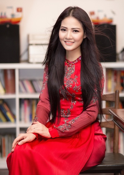 Áo dài Trần Thị Quỳnh mặc đêm chung kết Mrs World bán giá 100 triệu - 5 Chiếc áo dài đã được bán với giá 100 triệu đồng