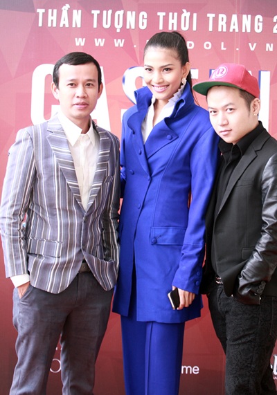 Á hậu Trương Thị May xuất hiện cùng thầy cũ Phúc Nguyễn