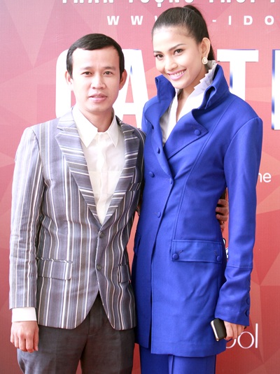 Á hậu Trương Thị May xuất hiện cùng thầy cũ Phúc Nguyễn