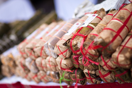 Rất nhiều gian hàng thực phẩm phục vụ nhu cầu ngày Tết