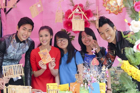 Siêu mẫu Hữu Long- Ngọc Tình cùng “gia đình” đi làm giám khảo - 5 Hào Hoa