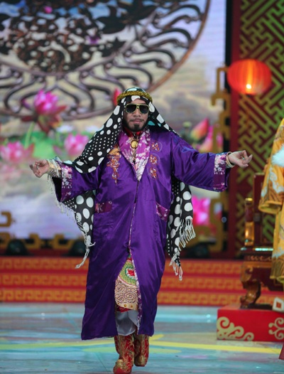 Táo Kinh tế (Quang Thắng) vào chầu với phong cách... trai đẹp bị trục xuất