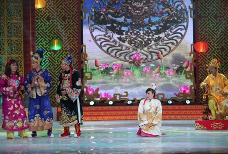 Táo Y tế trên chiếc máy đo Y đức- một trong những hình ảnh ấn tượng nhất tại buổi chầu