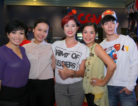 Phim nhận được đông đảo sự ủng hộ của giới nghệ sỹ ngày ra mắt