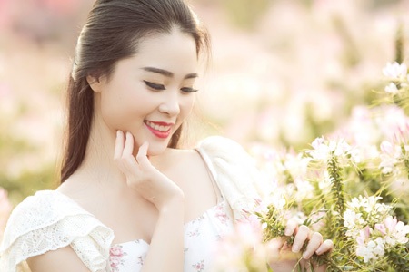 Á khôi áo dài 2005- Lưu Ly khoe sắc giữa vườn xuân - 4 Hào Hoa