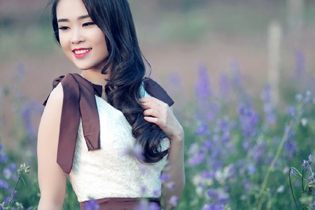 Á khôi áo dài 2005- Lưu Ly khoe sắc giữa vườn xuân - 6 Hào Hoa