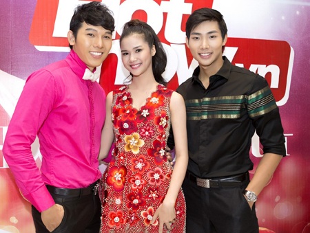 Siêu mẫu Hữu Long “chạy sô” ngay sau phần thi Bước nhảy hoàn vũ - 5 Hào Hoa