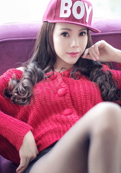 Trà Ngọc Hằng thích nắm tay người yêu dạo phố Hà Nội - 4 Hào Hoa