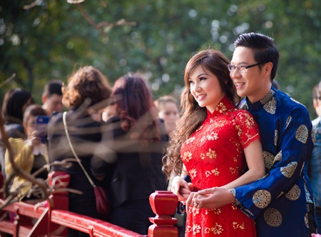 MC Anh Quân tình tứ với ca sĩ Kavie Trần trong cái Tết Hà Nội - 2 Hào Hoa