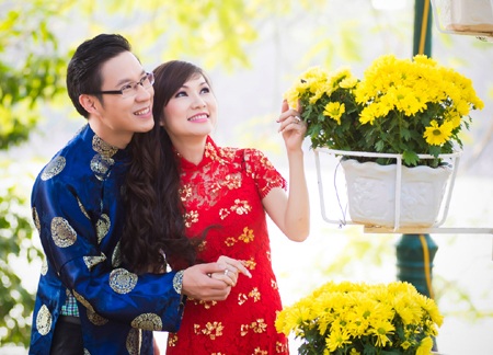 MC Anh Quân tình tứ với ca sĩ Kavie Trần trong cái Tết Hà Nội - 8 Hào Hoa