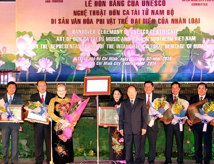 Đại diện UNESCO: “Tôi ước có tuổi thơ lớn lên ở Nam Bộ” - 1 Bà Katherine Muller- Marin tại lễ trao bằng công nhận