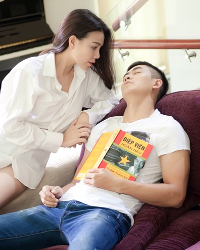 Trà Ngọc Hằng tình tứ với “hotboy” - 3 Hào Hoa